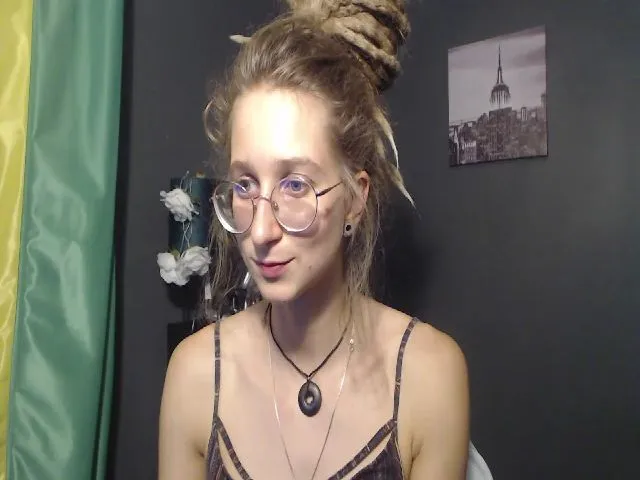 Live sex webcam photo for KINKYkeira #260812255