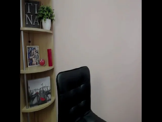 Live sex webcam photo for SweetyTinna #255851421