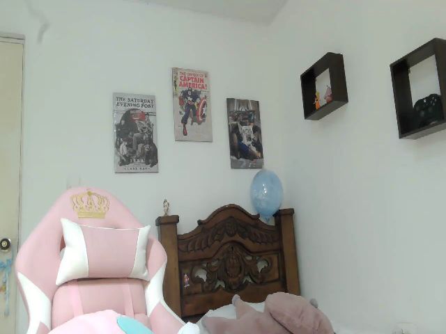 Live sex webcam photo for Cailyn_Hot1 #259990450