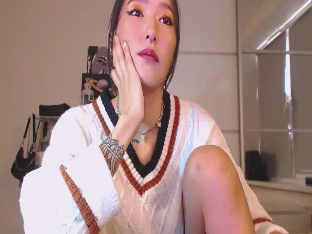 Live sex webcam photo for KellyAsian #264796777