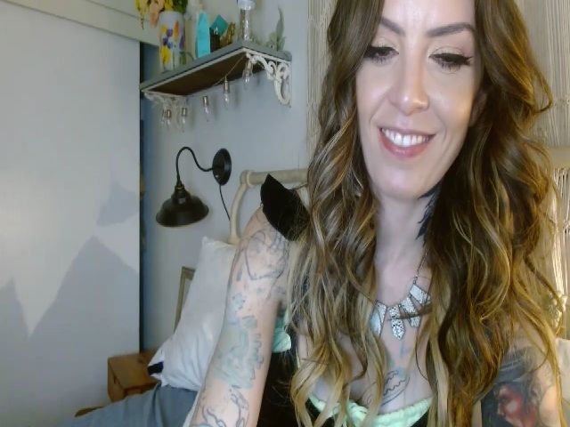 Live sex webcam photo for AllhailHayley #262943520