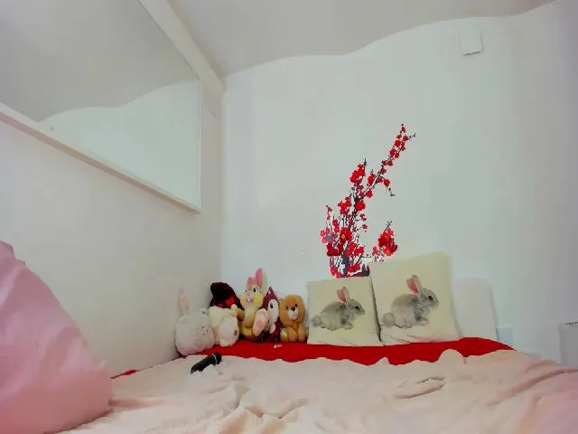 Live sex webcam photo for KenzieDawton #257375023