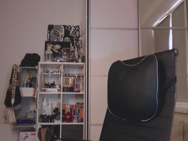 Live sex webcam photo for KellyAsian #259149023