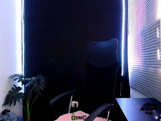 Live sex webcam photo for victoria_lee2 #262077364