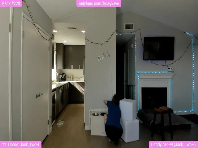 Live sex webcam photo for TheSharkQueen #261009647