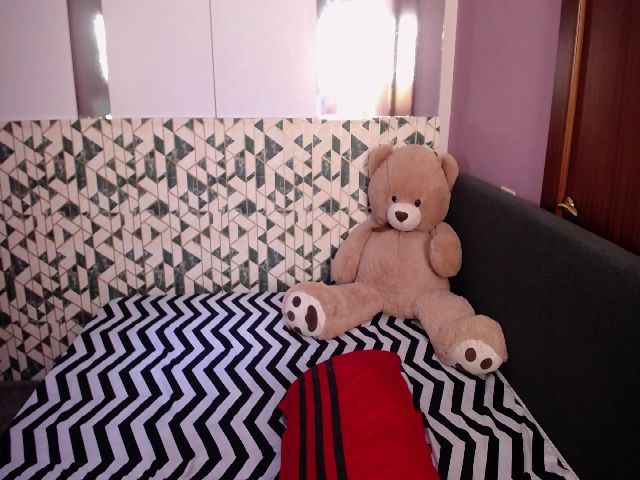 Live sex webcam photo for RaniaVibes #258278445