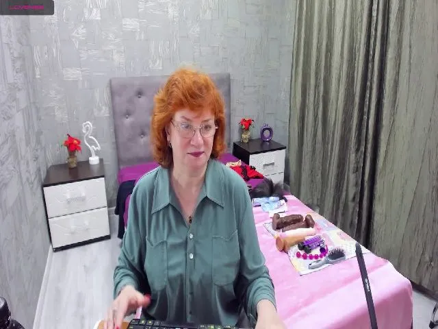 Live sex webcam photo for HarperGlow #256173358