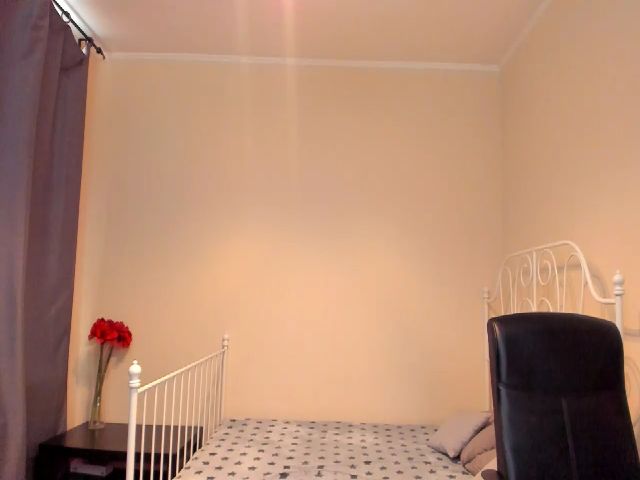 Live sex webcam photo for O1iv1a #254543804