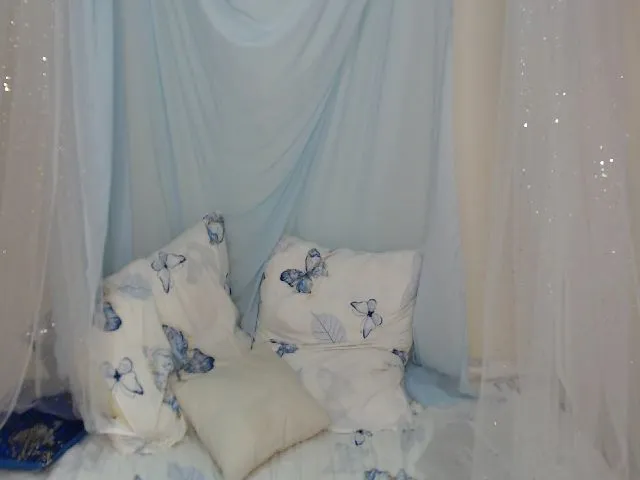 Live sex webcam photo for ImFoxx #254477301