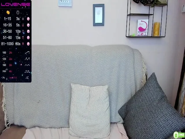 Live sex webcam photo for FoxyDarkX #265027971
