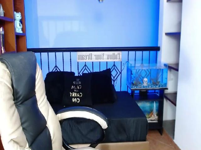 Live sex webcam photo for Yeli_Amber #253685436