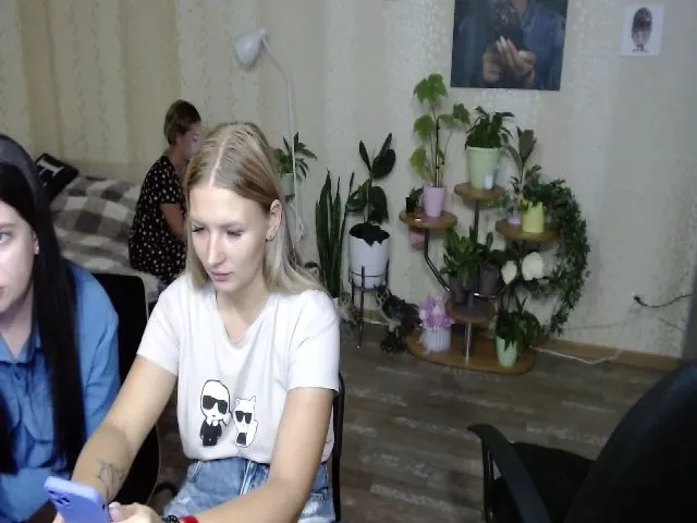 Live sex webcam photo for Emi_lywild #260726356