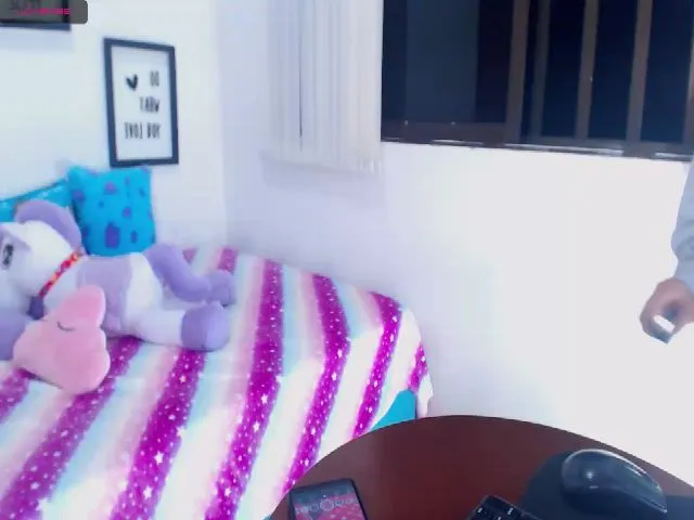 Live sex webcam photo for Emily_2016 #261133400