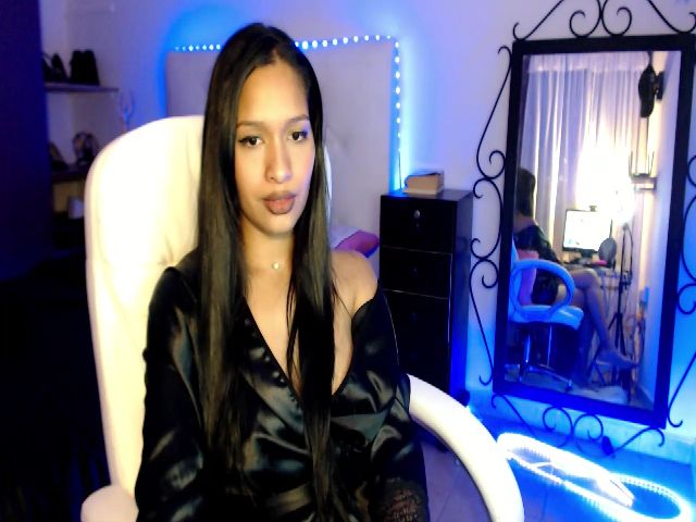 Live sex webcam photo for Sexy_latina69 #257422456