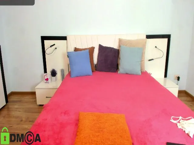 Live sex webcam photo for EllisCharmed #263903508