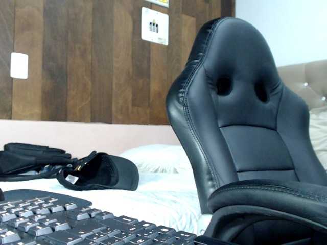 Live sex webcam photo for meavexox #243488193