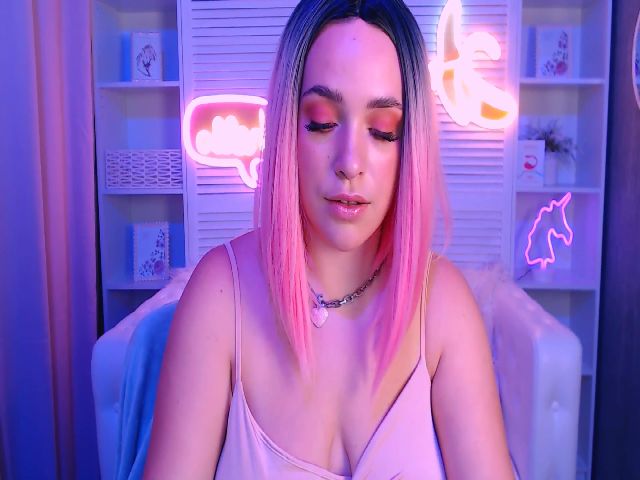 Live sex webcam photo for RosalieAnders #259707979
