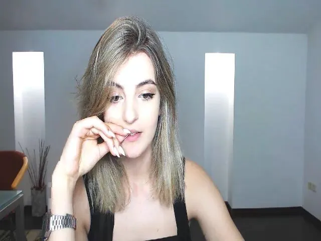 Live sex webcam photo for HelelGretta #253150942