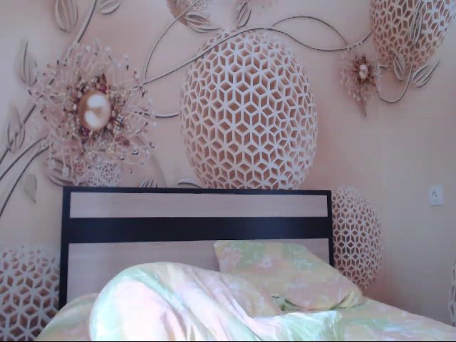 Live sex webcam photo for MeltingJulia #264829297