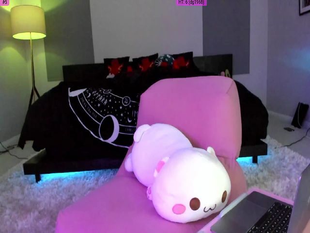 Live sex webcam photo for KasaraWood #253646385