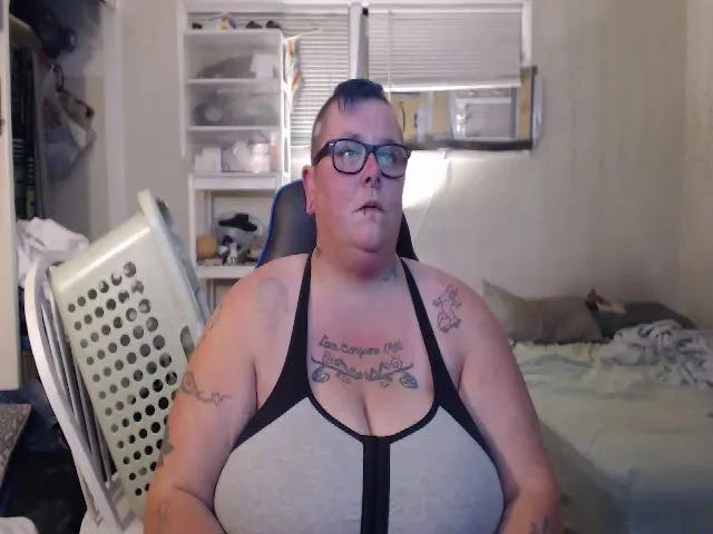 Live sex webcam photo for PunkChick420 #256752676