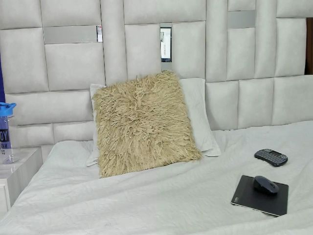 Live sex webcam photo for Scarlet_corte #253346066