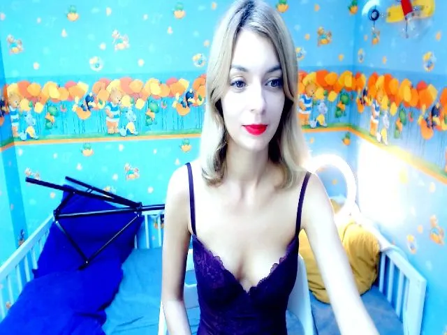 Live sex webcam photo for ELLIEFLOYD #252711399