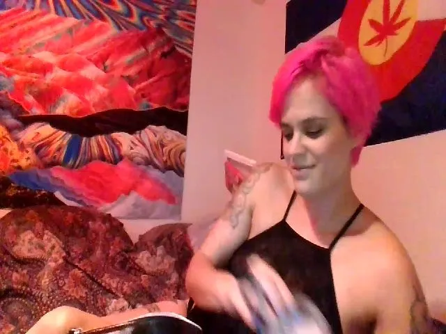 Live sex webcam photo for Potmommy222 #264652990