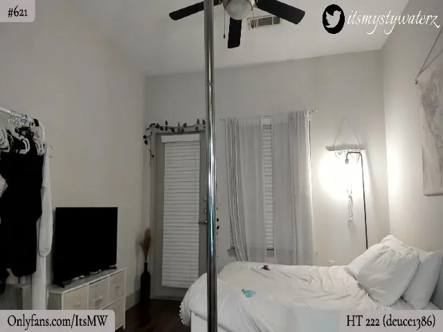 Live sex webcam photo for MystyWaterz #261816539