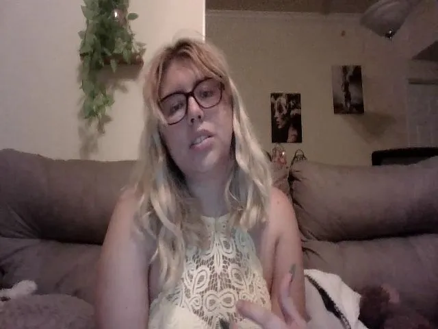 Live sex webcam photo for cozychristine #259070339