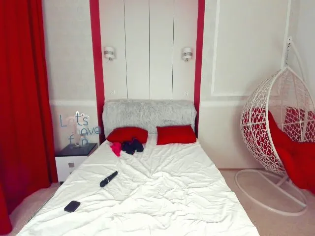 Live sex webcam photo for MeowRebeka #263941660