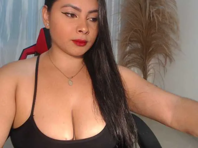 Live sex webcam photo for miss-daniela #240989842
