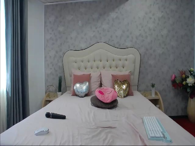 Live sex webcam photo for GracieCute #254493781