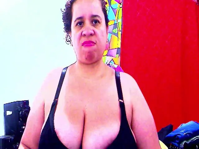 Live sex webcam photo for LatinaBigAss4 #253604750