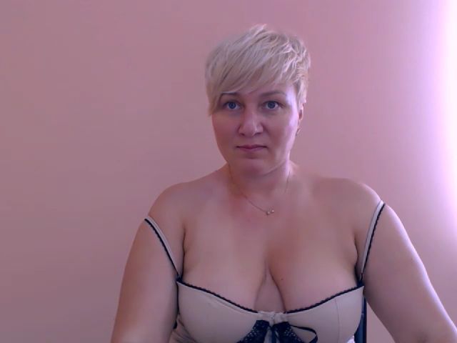 Live sex webcam photo for KailyMey #252526439