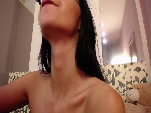 Live sex webcam photo for RaniaVibes #262391685