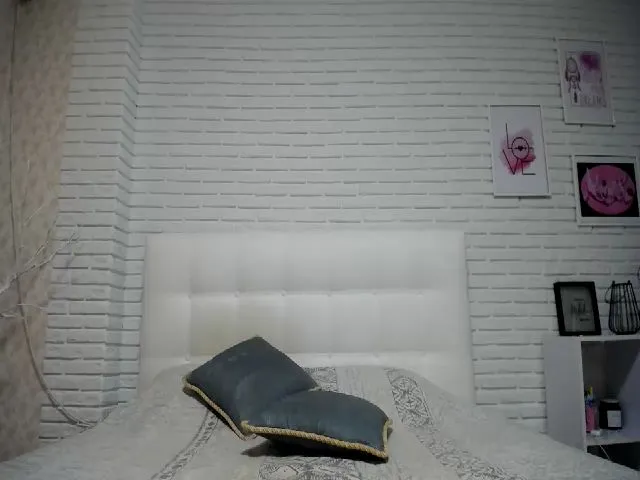 Live sex webcam photo for Malina_XXX #265467880