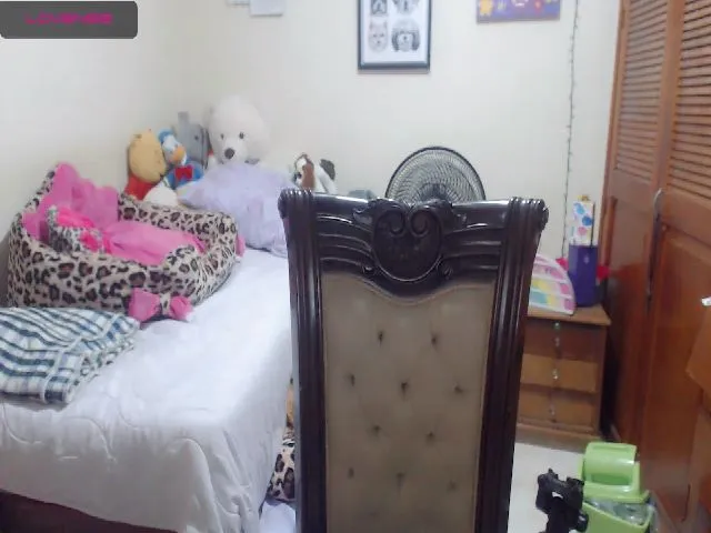 Live sex webcam photo for Meganhill_ #265229294