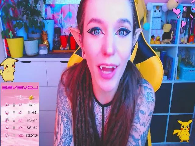 Live sex webcam photo for JinjerMoon #254160012