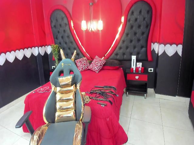 Live sex webcam photo for EvaMistreess #254747300