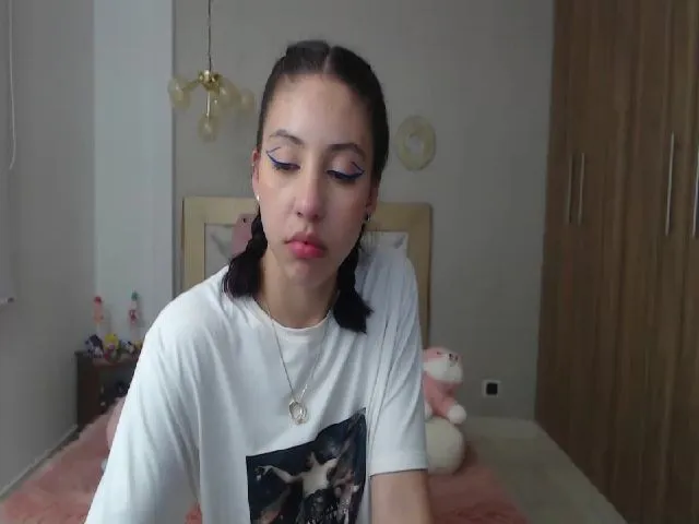 Live sex webcam photo for Emily_evans18 #256677579