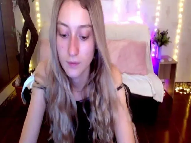 Live sex webcam photo for LinaRum__ #254032222