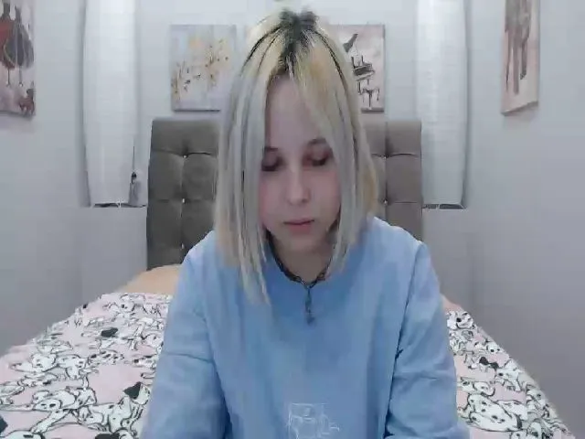 Live sex webcam photo for Helokit #253673613