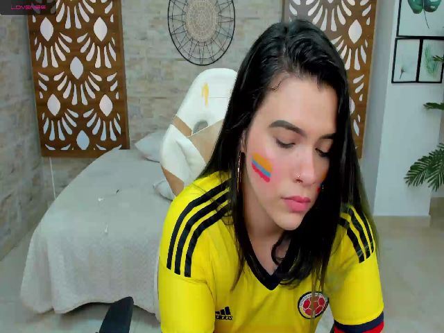 Live sex webcam photo for CurvyBlue #255789795