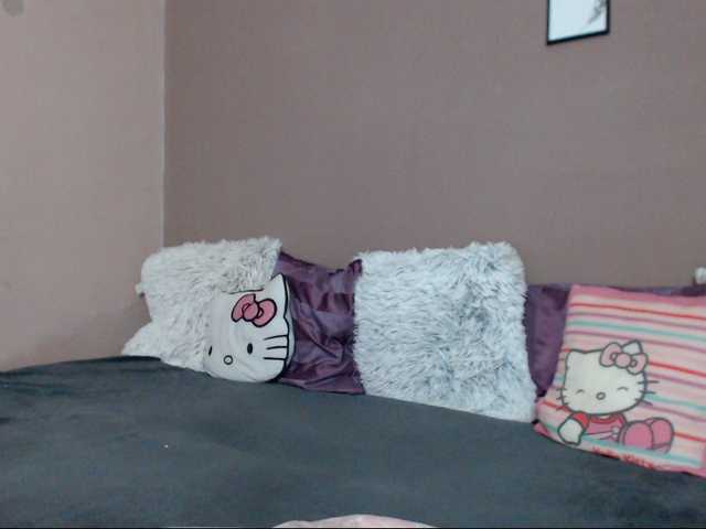 Live sex webcam photo for xLolaBloomx #242811923