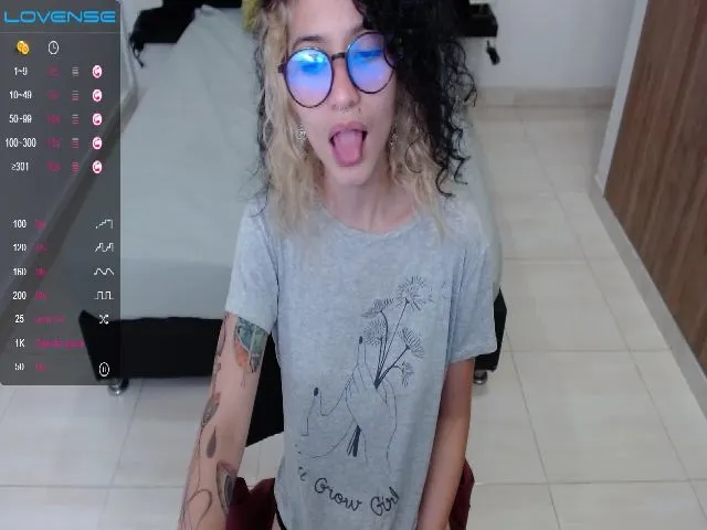 Live sex webcam photo for Myzore #265304889