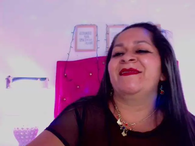 Live sex webcam photo for NicolTamara #287938821