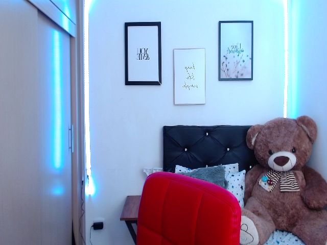 Live sex webcam photo for KiaraErza_ #265003008