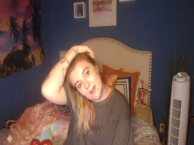 Live sex webcam photo for SnowWhiteXxxx #255528776