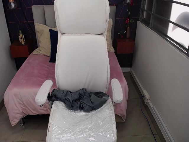 Live sex webcam photo for Lunahot48 #253213690